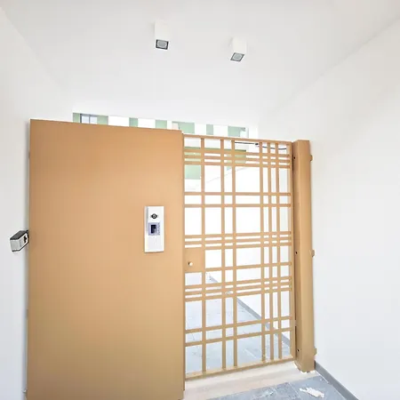 Elimo House