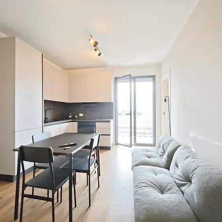 Elimo House * Bari