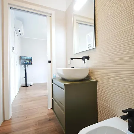 Elimo House * Bari