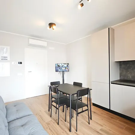 Elimo House *